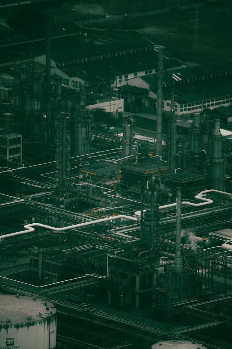 Industrial power plant with utility pipework and process towers